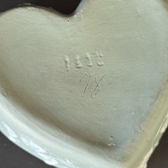 Schafer Vater Fairy & Floral  Heart Shape Jasperware Dresser/ Trinket Box - Picture 8 of 10